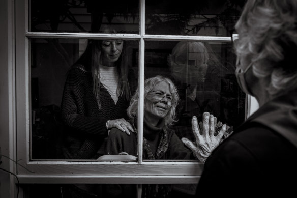 Robyn Becker, pictured with her daughter Alex, and reaching out to her sister Jennifer Cook.