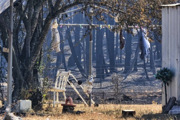 Clothes still hang on the line in bushfire-hit areas near Beaufort.