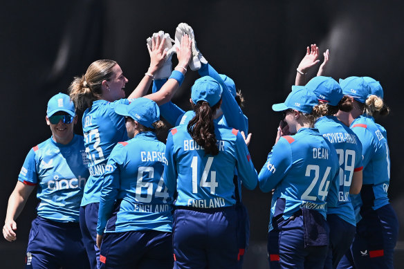 Lauren Bell of England celebrates with her teammates after taking the wicket of Ellyse Perry 