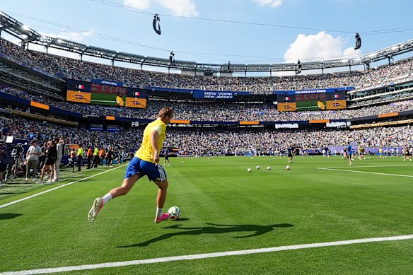Sweden’s Benjamin Nygren (10) warms up.