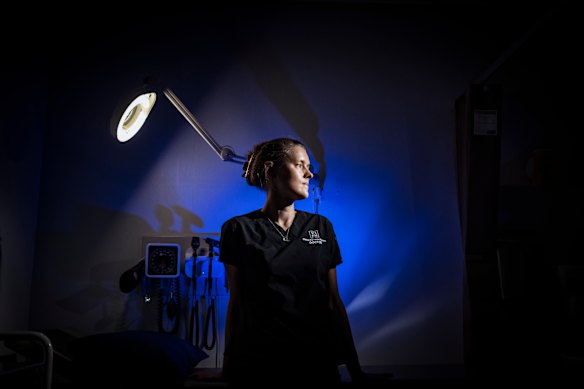Dr. Amelia McLean, Forensic Doctor at the Victorian Institute of Forensic Medicine (VIFM).