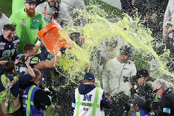 Head coach Mike MacDonald of the Seattle Seahawks is doused with Gatorade by Patrick O’Connell #52 of the Seattle Seahawks after beating New England Patriots to win Super Bowl LX.