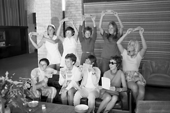 The Original Nine in 1970, including Dalton (front left, seated) and Billie Jean King (standing, second from left).