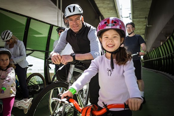 Former Tour de France winner Cadel Evans and Holly Reynolds, 7, of Footscray, on the newly opened Dixon Veloway.
