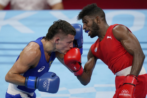 Andy Cruz (red) and Harry Garside (blue) trade blows in their Olympic semi-final.