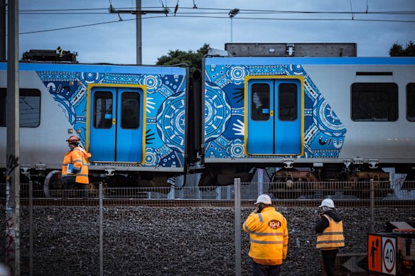 The train partially derailed in Clifton Hill on Sunday night when the antenna-like structure on top of a carriage became caught in overhead wires.