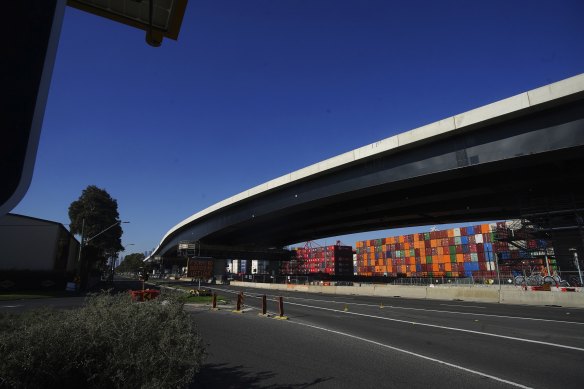 The West Gate Tunnel includes just over nine kilometres of elevated highway. 