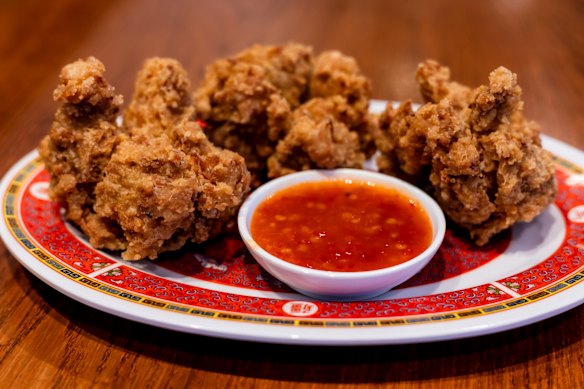 Baso goreng are crunch fried balls of pork and prawn