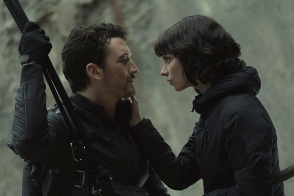 Miles Teller and Anya Taylor-Joy in the sci-fi romantic thriller The Gorge.