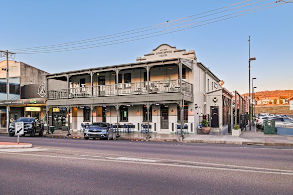 The Courthouse in Tamworth has a weekly revenue of about $125,000.