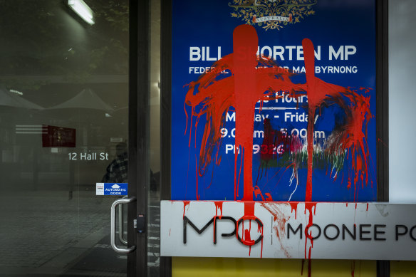 Bill Shorten’s electorate office in Moo<em></em>nee Po<em></em>nds was graffitied on Thursday morning.