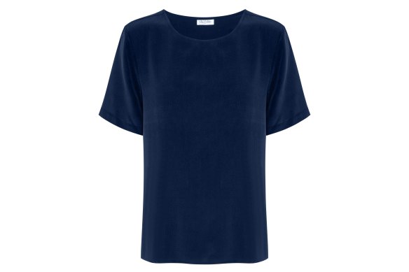 The silk T-shirt: a flexible fashion item.