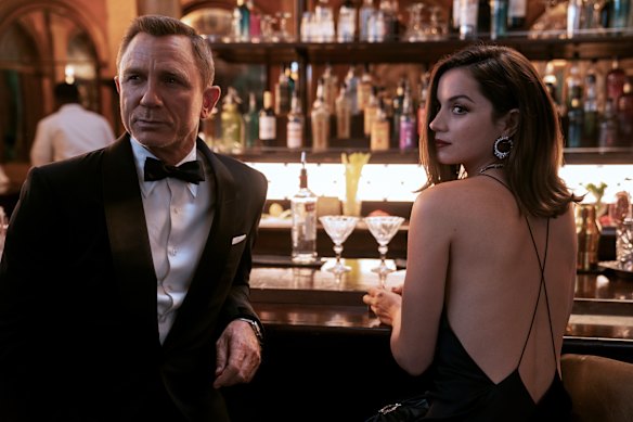 Daniel Craig con Ana de Armas en No Time to Die, su última aparición en Bond.