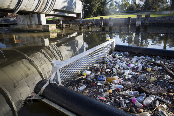 Plastic pollution is getting worse in the Yarra River. 