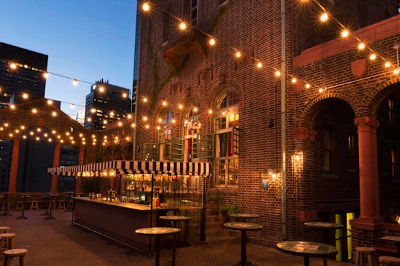 The rooftop at Pod 39.