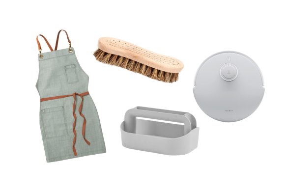 “Tom” apron; scrubbing brush; toolbox; “Deebot T20 Omni” robotic vacuum and mop.