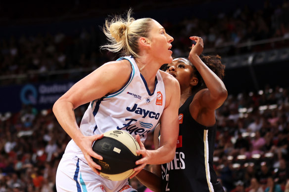 The legendary Lauren Jackson in action in the WNBL.