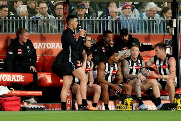 Scott Pendlebury of the Magpies is subbed out of the game.