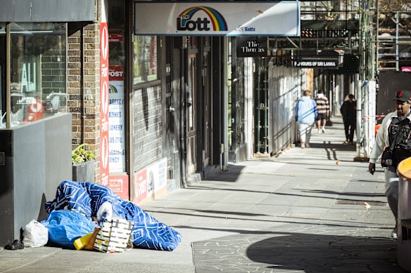 Bedding in Fitzroy Street, St Kilda. 