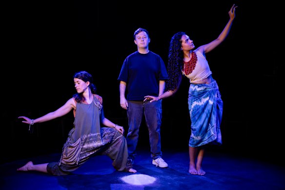 Georgia Laga’aia (left) and Rebecca Ordiz (right), with Islander director Hayden Tonazzi.