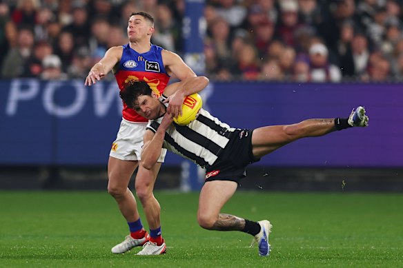 Dayne Zorko of the Lions and Lachie Schultz of the Magpies.