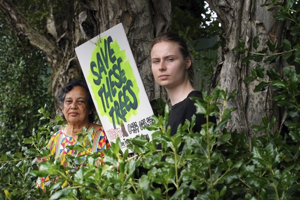 Tamara De Silva and Isabel Willis are campaigning to stop trees being removed along the Caulfield Racecourse boundary.