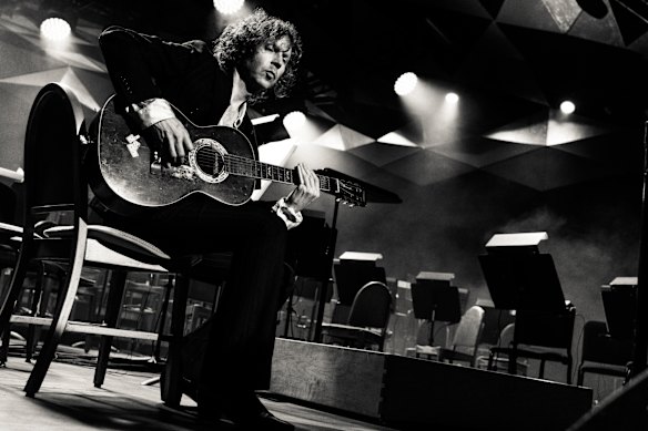 Beck performing with the Boston pops orchestra.