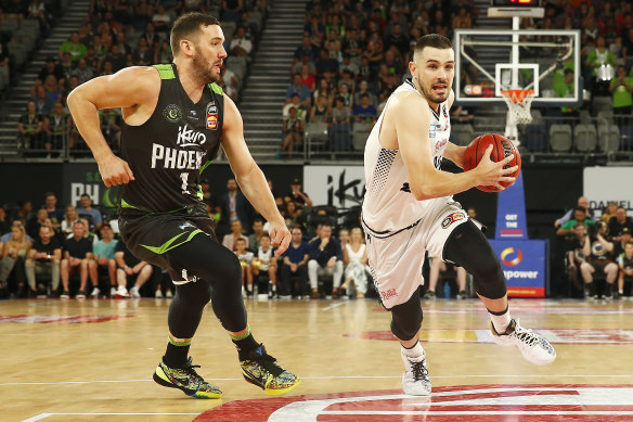 S.E. Melbourne Phoenix vs Sydney Kings - John Cain Arena