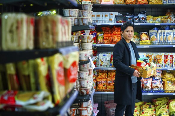La xef Doju Mika Chae al supermercat coreà KT Mart.