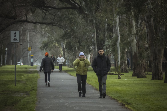 Melburnians braved the cold as the city woke to a foggy and freezing morning on Thursday.