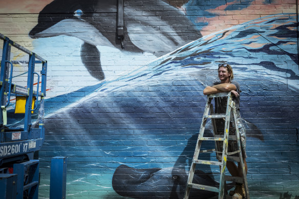 Muralist Trent Downie brings the beauty of the Mornington Peninsula to life at the Frankston Street Art Festival.
