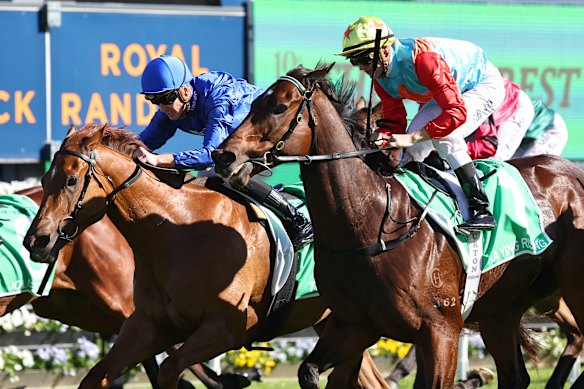 Chad Schofield riding Tempted (left) beats Zac Purton on Ka Ying Rising in The Everest.