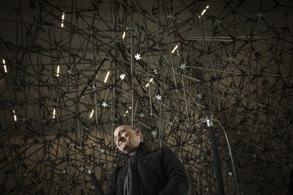 Stelarc’s artwork is a machine that operates with a human-like bodily structure.