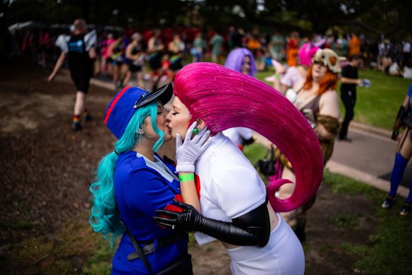 Caroline Andrade and Jessica Luna share a kiss ahead of a Mardi Gras parade. 