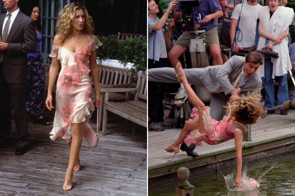 Sarah Jessica Parker and Chris Noth filming Sex and the City in 2000, with Parker wearing a dress by Australian designer Richard Tyler.