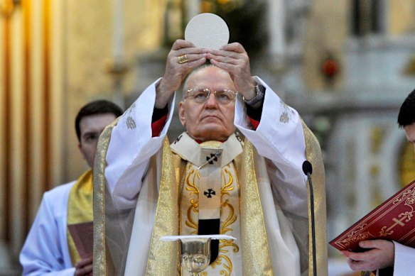 Cardinal Peter Erdo celebrates Christmas Day Mass in Budapest in 2016.
