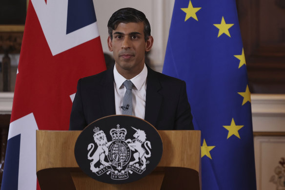 İngiltere Başbakanı Rishi Sunak tarihi anlaşmayı açıkladı.