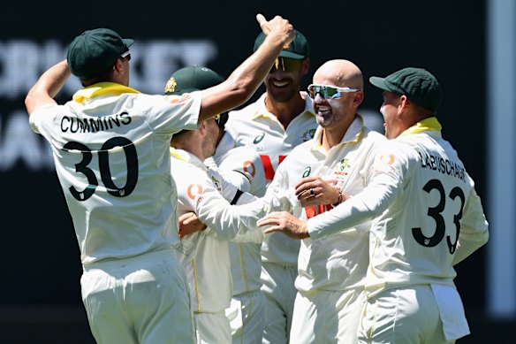 Nathan Lyon celebrates with teammates including Marnus Labuschagne (No.33).
