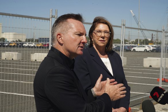 Federal Transport Minister Catherine King and Climate Change and Energy Minister Chris Bowen announce the government’s proposed fuel efficiency standard in Melbourne on Sunday. 