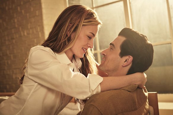 Sarah Pidgeon as Carolyn Bessette Kennedy and Paul Kelly as John F. Kennedy Jr. in Love Story: John F. Kennedy Jr. & Carolyn Bessette. 