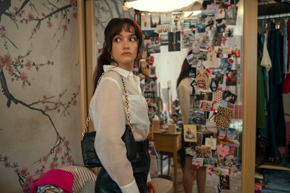 Olivia Cooke plays Cherry in The Girlfriend.  