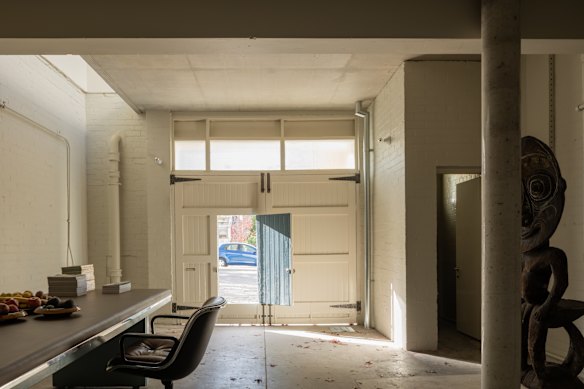 Both the clients and Simeoni were on the same page about treading lightly with the building’s original fabric. 