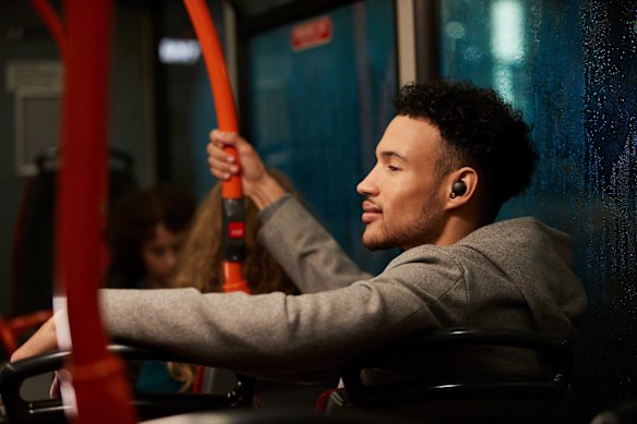 The WF-1000xM4 have no problem drowning out noisy public transport.