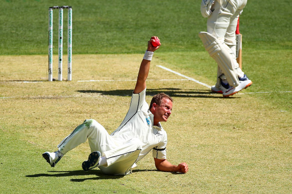 Neil Wagner catches David Warner out off his own delivery in Perth. 