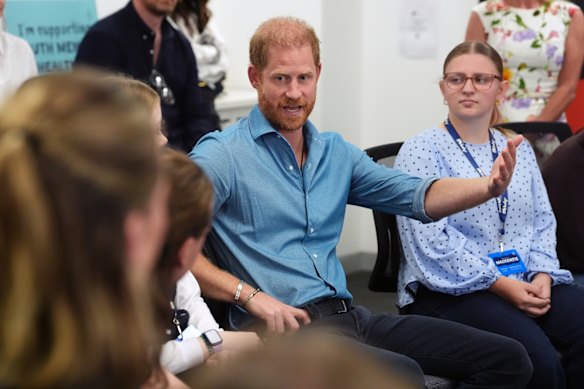 Harry takes part in discussion group with young advocates on a visit to Batyr, a mental health engagement program.