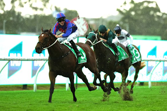 Guest House wins the Golden Slipper.