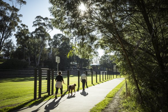 Walkers on the Darebin Creek Trail next to Alphington Grammar School.