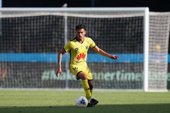 Wellington's Ulises Davila will self-isolate with his Phoenix teammates in Sydney instead of returning to Mexico to visit his newborn first child.