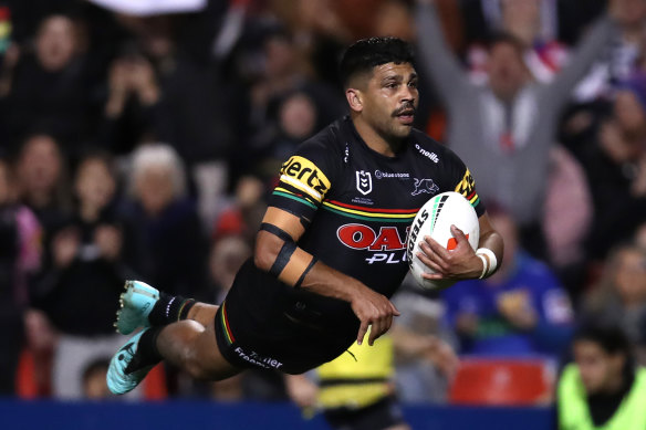 Tyrone Peachey dives over for a Panthers try against the Knights.