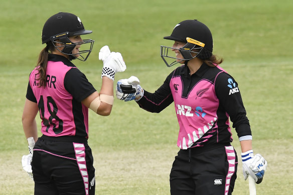 Hayley Jensen and Amelia Kerr getting the job done for New Zealand.